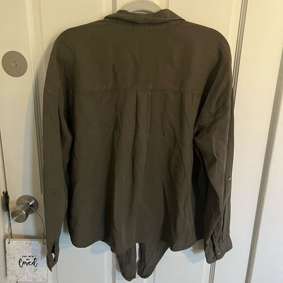 Altar’d State Army Green Camden Top Long Sleeve Size Medium Lightweight - Picture 8 of 9